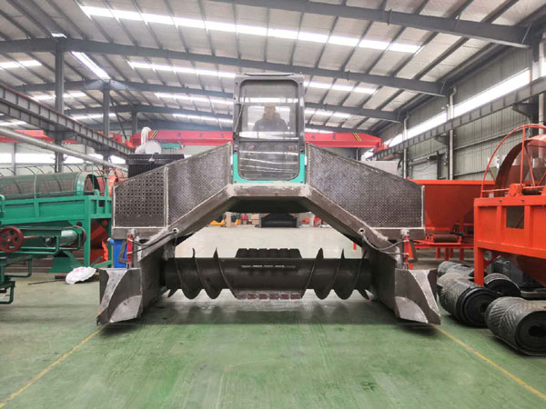 豬糞發(fā)酵有機肥過程中為什么要使用翻堆機設備？