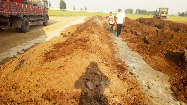 雞糞堆肥發酵生產有機肥的方法，需要經過哪些階段？
